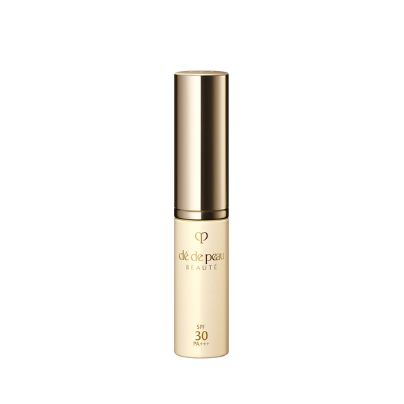 PROTECTIVE LIP TREATMENT - Velvety-smooth melting texture