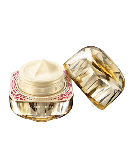 Photo of the 2026 Chinese New Year limited-edition LA CR&Egrave;ME. Designed by artist Jiang Miao, the gold jar features a red rim pattern inspired by the Dang Lu horse-forehead ornament. The diamond-cut lid is open, revealing the cream.