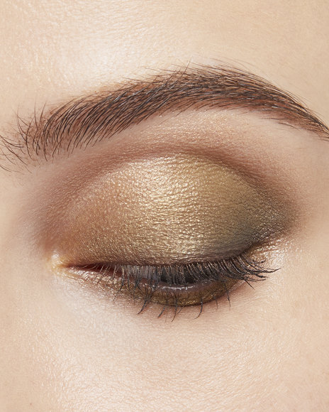 Photo of a light skin tone model wearing EYE COLOR QUAD in 10-Sea Grass on the eyes.