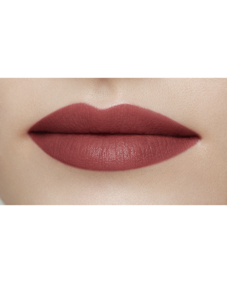 Photo of a light skin tone model  wearing "CREAM ROUGE MATTE" in shade 115 on the lips.