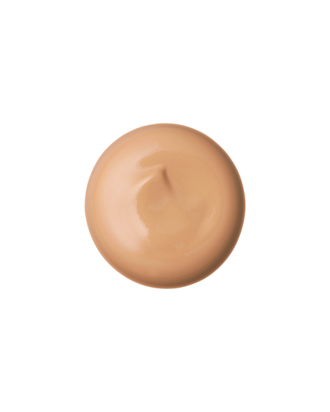 Photo of a smooth and dewy texture. SHADE: O30