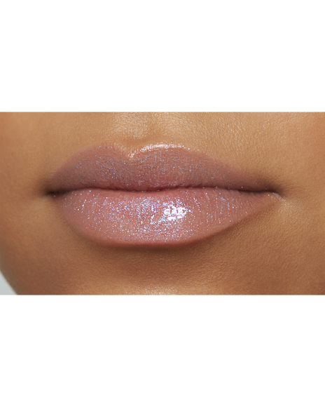 Photo of lips of a model with a deep skin tone wearing "CREAM ROUGE SPARKLES" in shade 301.