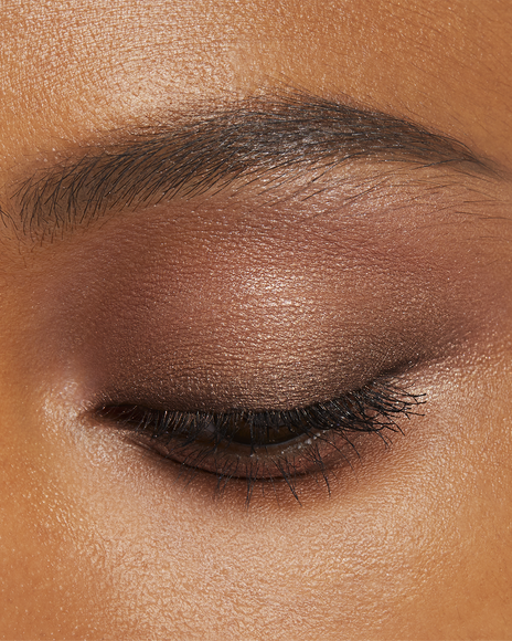 Photo of a deep skin tone model wearing EYE COLOR QUAD in 5-Coral Reeft on the eyes.