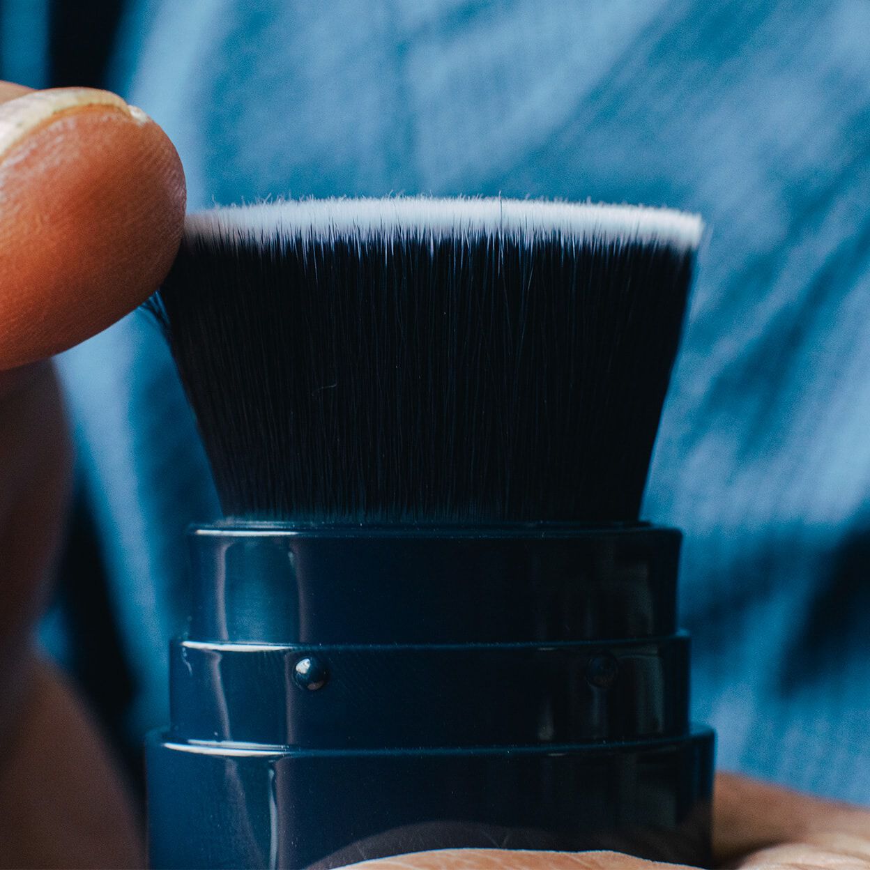 Clé de Peau Beauté Powder Brush | Cult Beauty