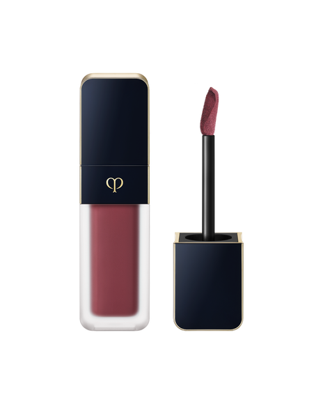 Photo of "CREAM ROUGE MATTE", with a translucent body and a blue-black cap engraved with the brand logo. The cap comes with a stick with a tip attached. SHADE: 115.