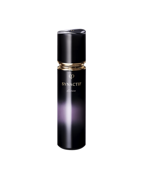 Photo of the sophisticated Cl&eacute; de Peau Beaut&eacute; SYNACTIF LOTION. The product is presented in a sleek, deep purple bottle that features a luminous gradient down the center, highlighted by a chic gold accent below the cap. SIZE : 125ML