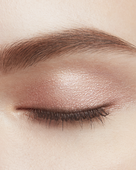 Photo of a light skin tone model wearing EYE COLOR QUAD in 2-Beach Pebbles on the eyes.