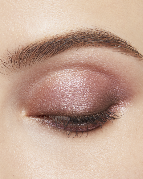 Photo of a light skin tone model wearing EYE COLOR QUAD in 6-Caviar Pearls on the eyes.