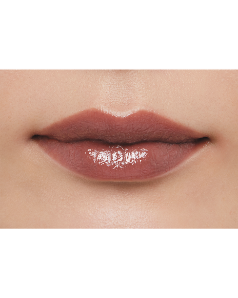 Photo of a medium skin tone model wearing LIPSTICK SHINE 219 in Transcendent on the lips.
