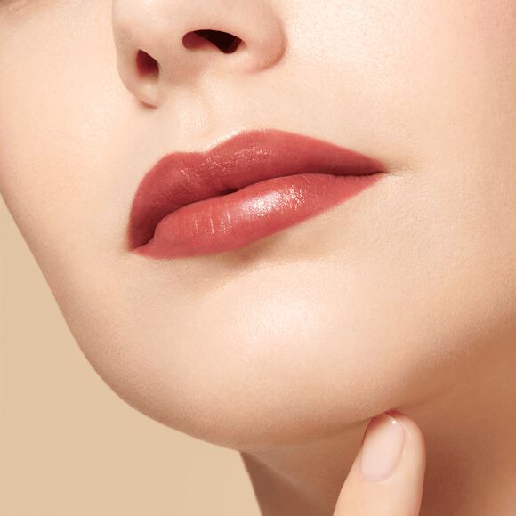 THE PRECIOUS LIPSTICK - 1 Tender Red Emerald model