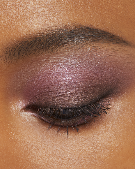 Photo of a deep skin tone model wearing EYE COLOR QUAD in 6-Caviar Pearls on the eyes.