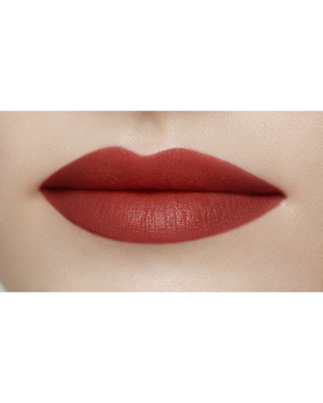 Photo of a light skin tone model  wearing "CREAM ROUGE MATTE" in shade 113 on the lips.