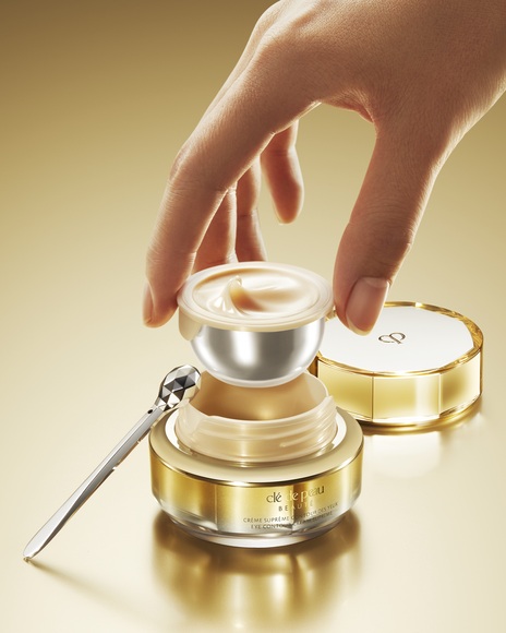 Photo showing the refillable structure of "EYE CONTOUR CREAM SUPREME". The outer jar, refill container, and inner lid are displayed separately.