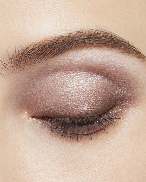 Photo of a light skin tone model wearing EYE COLOR QUAD in 1-Sand Dunet on the eyes.