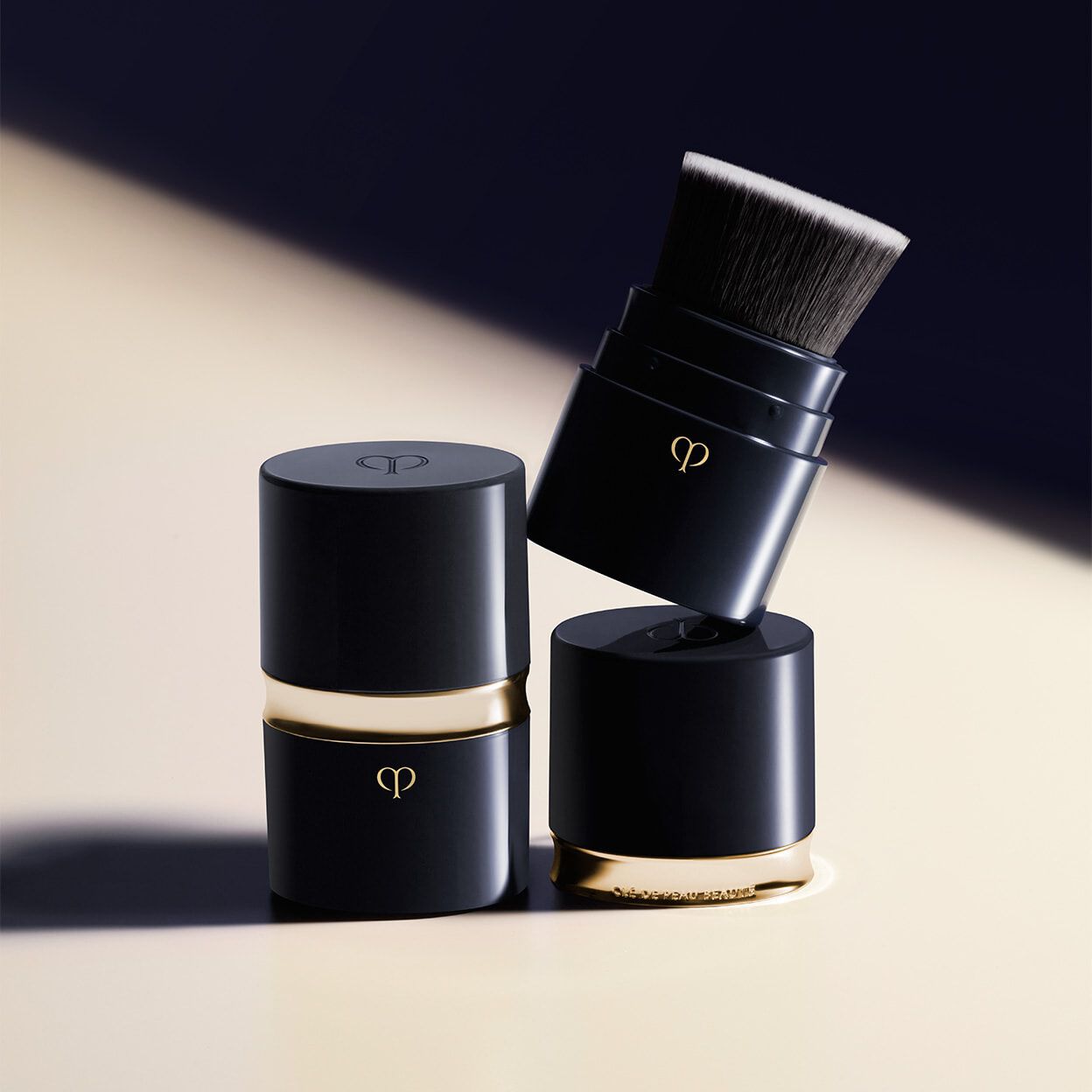 PORTABLE BRUSH | Clé de Peau Beauté HK