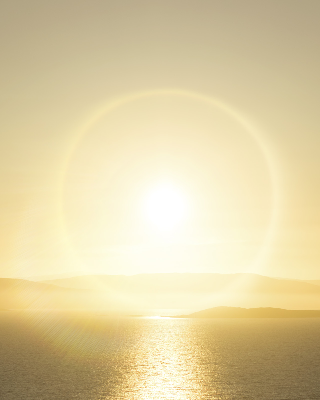 Image Photo : Cl&eacute; de Peau Beaut&eacute; exists to bring out the power of women's radiance