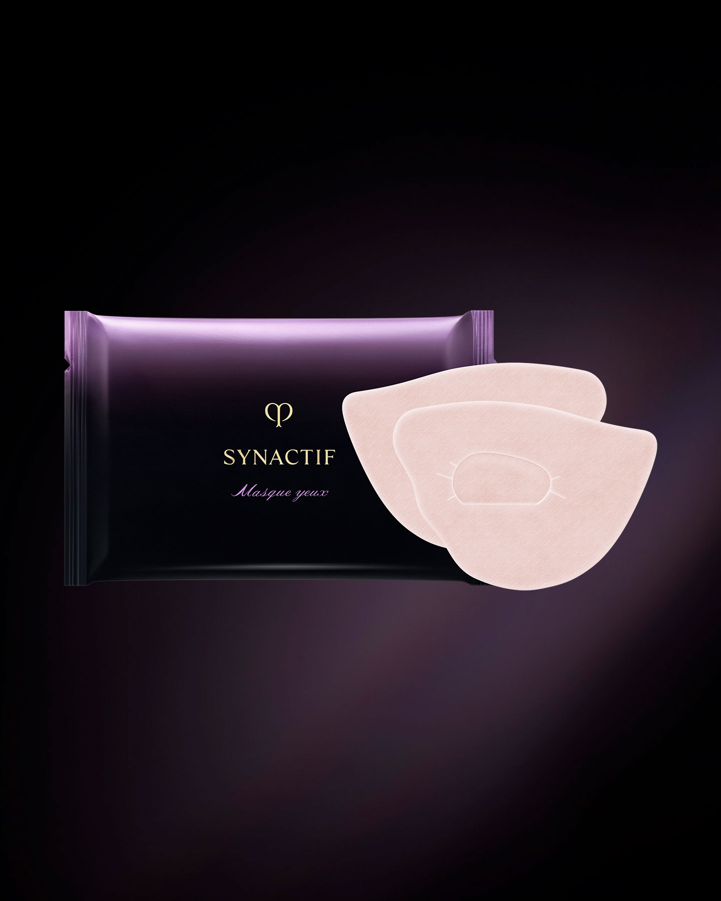 Photo of the Cl&eacute; de Peau Beaut&eacute; SYNACTIF EYE MASK. A pouch-style package with a black-to-purple gradient is displayed alongside two wide, smoothly curved eye masks in a pale beige color. Each mask has a central slit designed to conform to the eye contour.