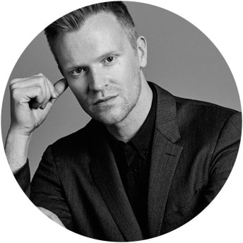 THE PRECIOUS LIPSTICK - Clé de Peau Beauté Global Color Director, Mr. Benjamin Puckey.